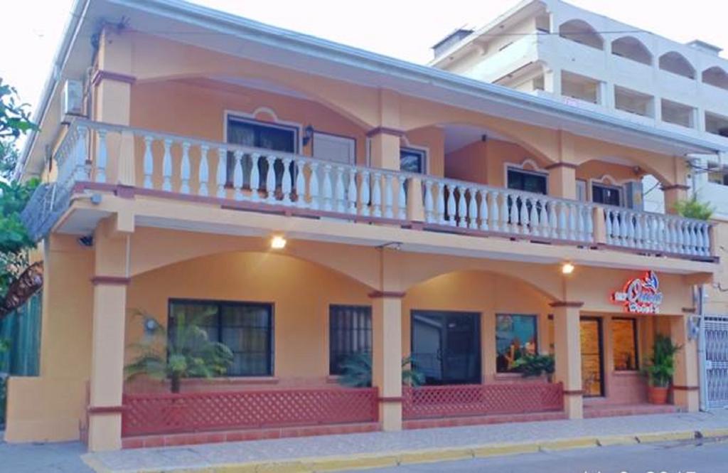 Uw Oasis Hotel La Ceiba Exteriér fotografie