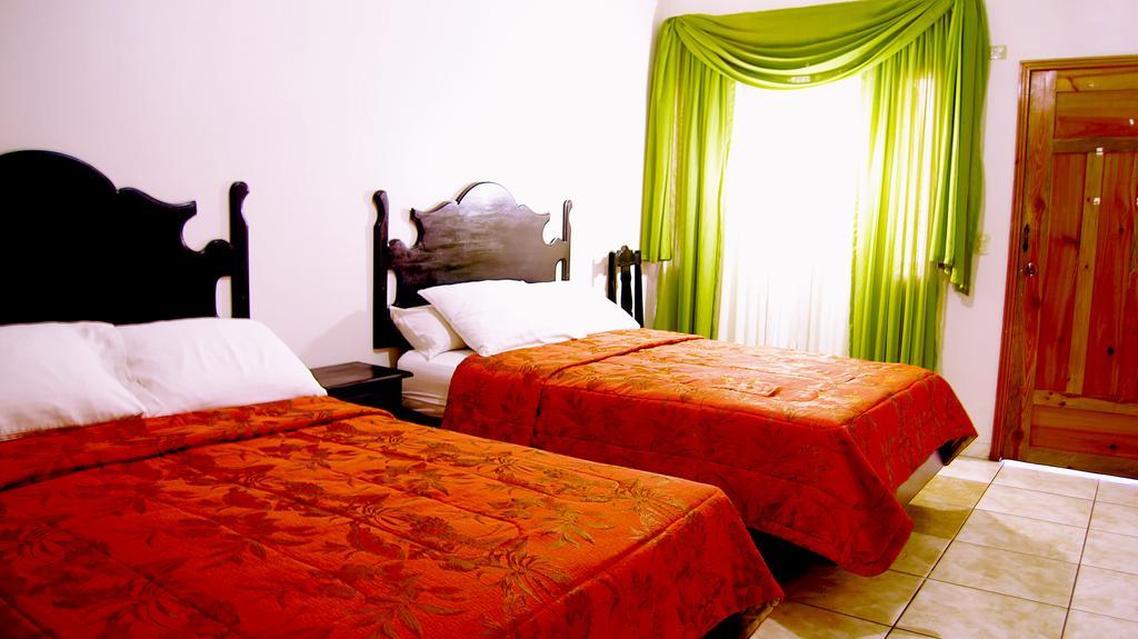 Uw Oasis Hotel La Ceiba Pokoj fotografie