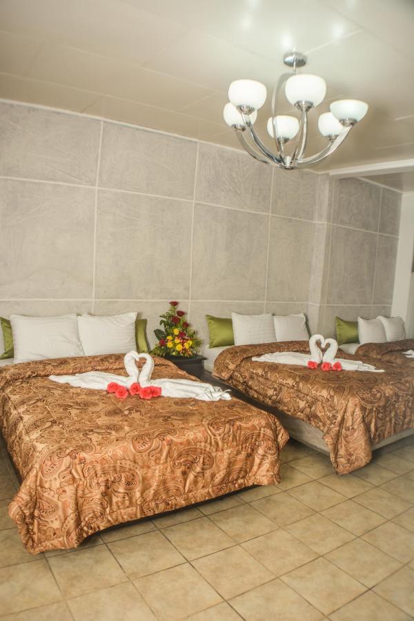 Uw Oasis Hotel La Ceiba Exteriér fotografie