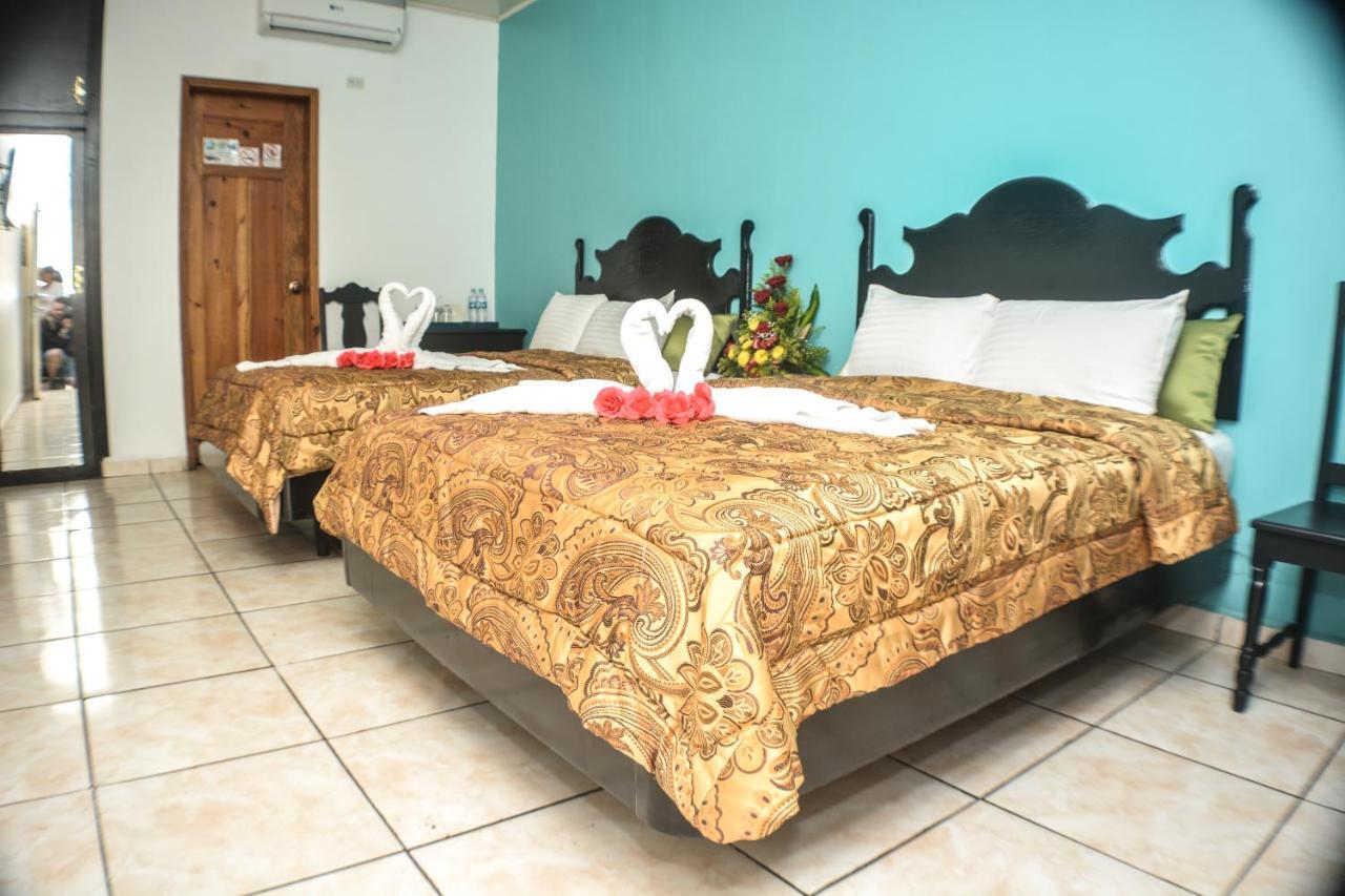 Uw Oasis Hotel La Ceiba Exteriér fotografie
